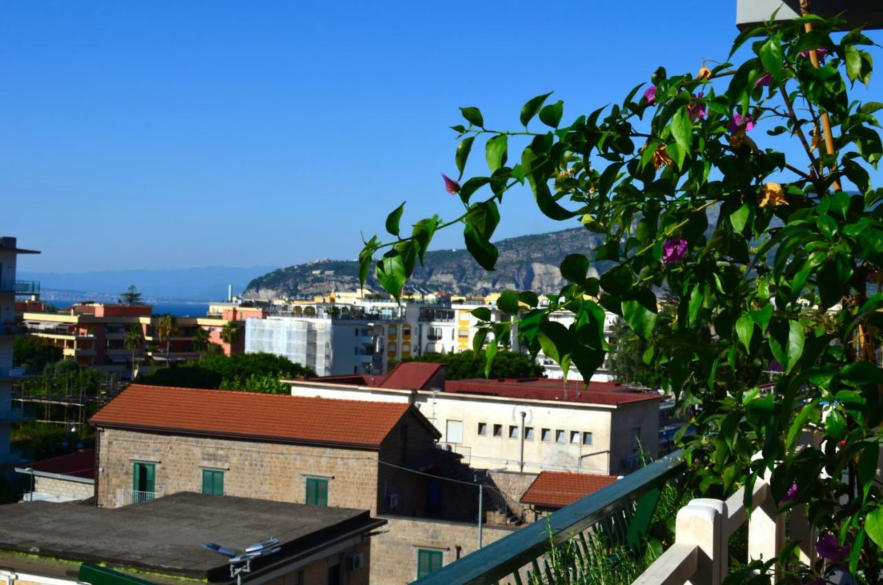 Luiselle Charming Accommodation Sorrento City Center Luaran gambar