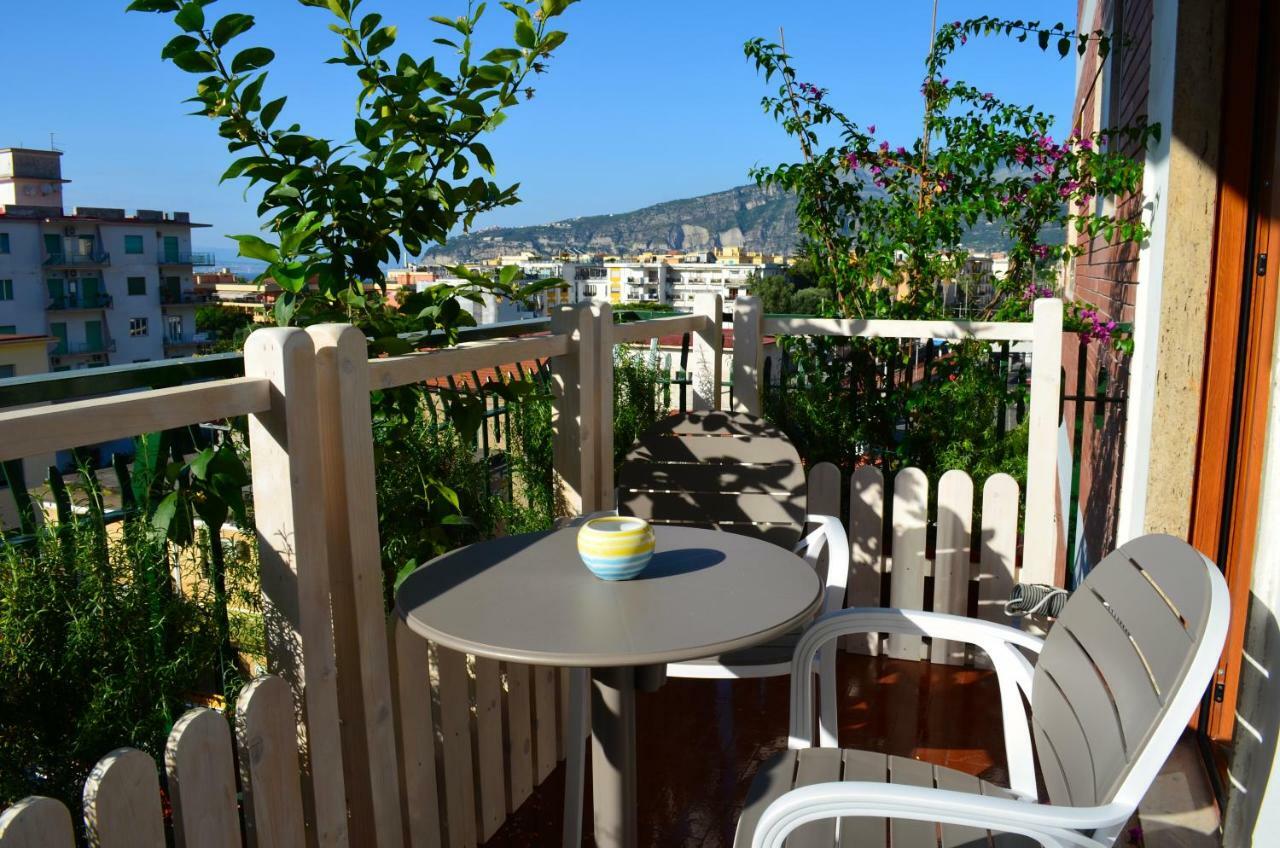 Luiselle Charming Accommodation Sorrento City Center Luaran gambar