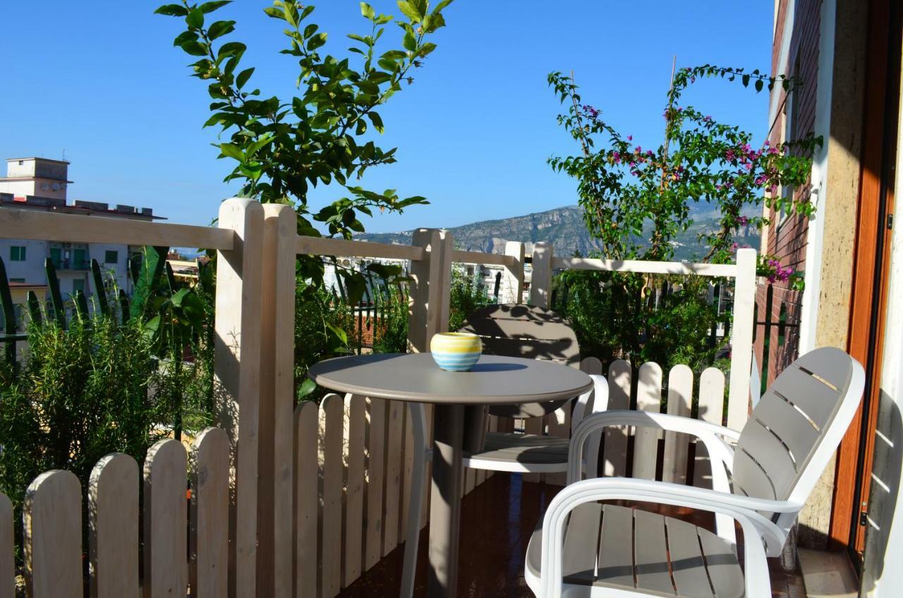 Luiselle Charming Accommodation Sorrento City Center Luaran gambar